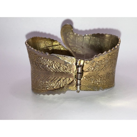 Vintage Faux Turquoise Silver-Tone Cuffs Hinge 2.25 Inch Wide Bracelet! - Picture 9 of 9